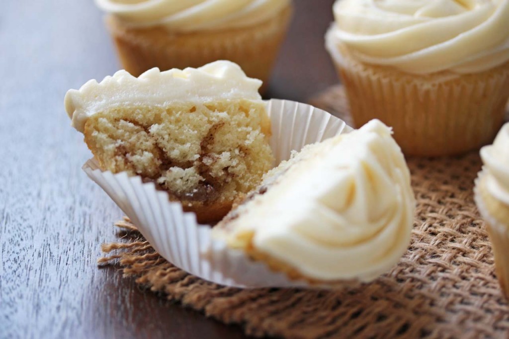 cinnamon_roll_cupcakes_open